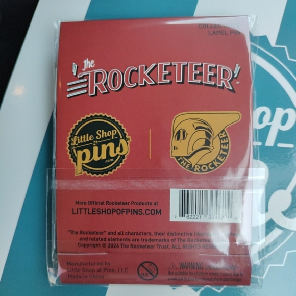 2024 SDCC Exclusive The Rocketeer Betty Paige WOW! Pin - Picture 2 of 3